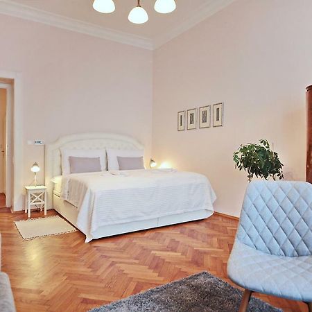 Apartment In The Heart Of Praga Exterior foto