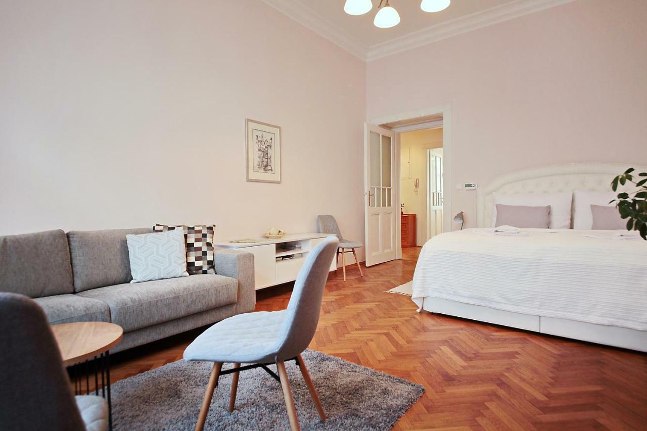 Apartment In The Heart Of Praga Exterior foto