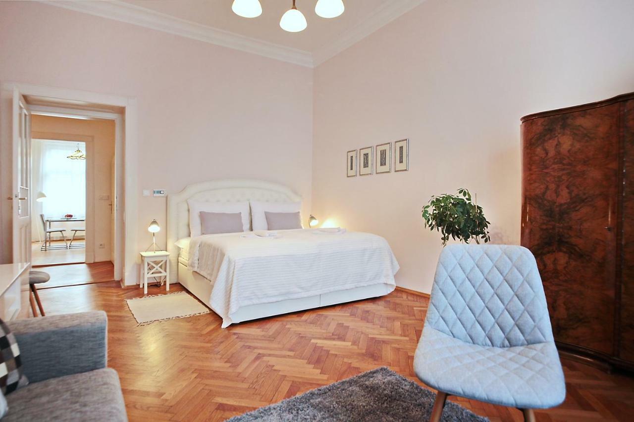Apartment In The Heart Of Praga Exterior foto